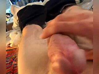 Nice cumshots jerking my big white cock 😈